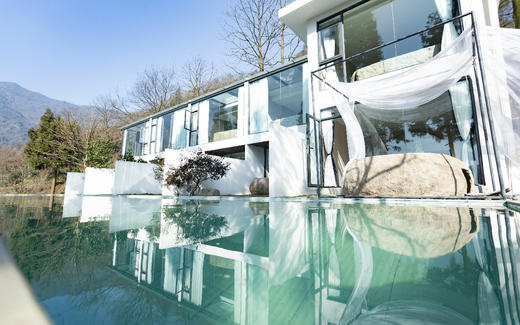 【赵公山-城外有星光山盟温泉民宿】纳凉耍水·玩熊猫谷，180°山景房私汤入户，无边泳池与山海为邻 商品图2