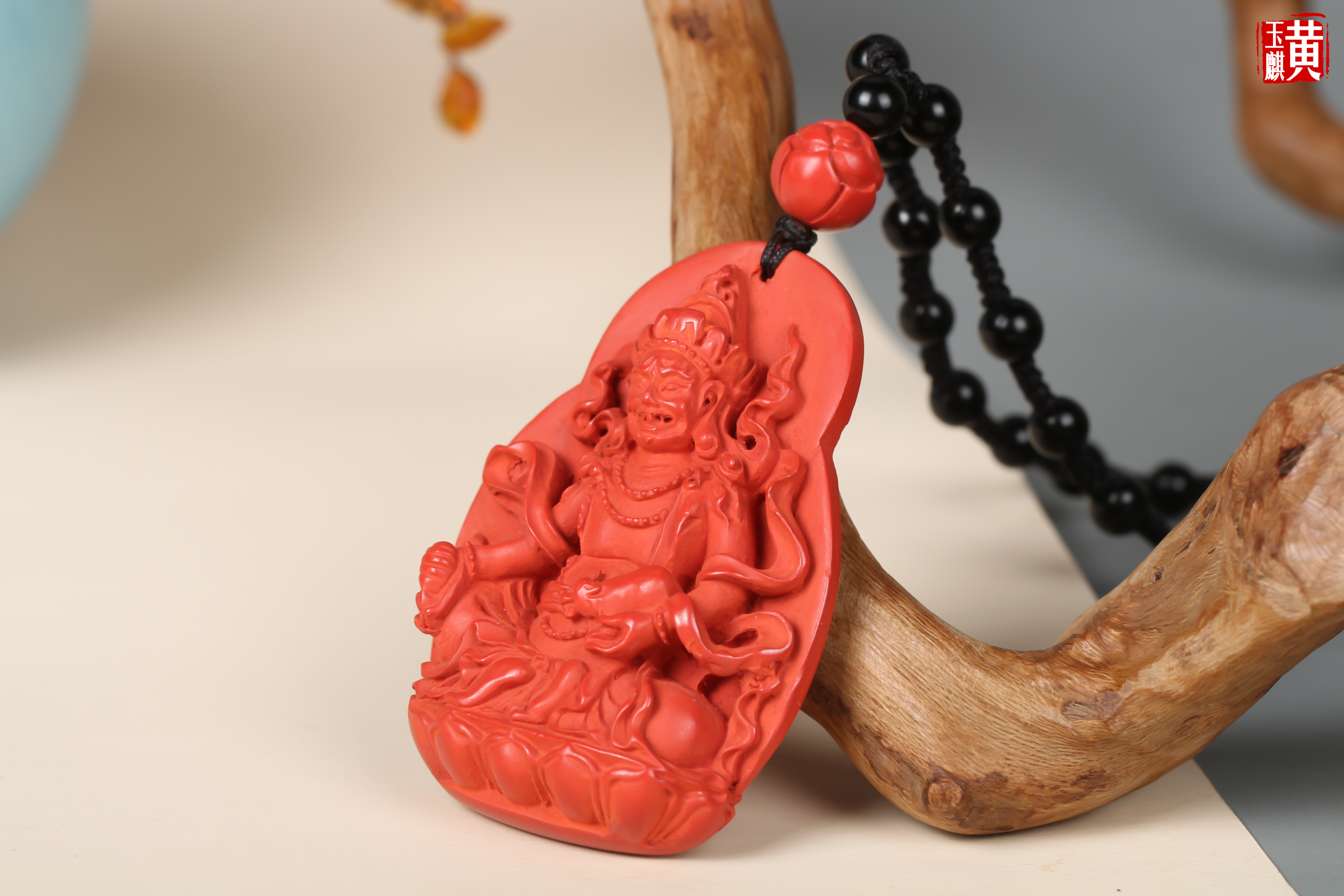 黄财神天然原矿朱砂精雕吊坠