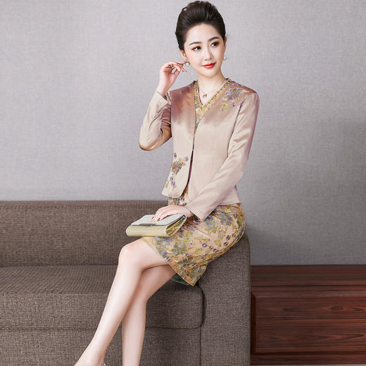 LC- LC2121经典香槟色刺绣礼服洋气婚宴装春秋两件套 商品图3