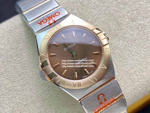 欧米茄 28星座系列“蓝色星空”限量版女士腕表，灵感源自深邃纯净的星空，表盘采用深蓝色砂金石玻璃打造，如同璀璨星空般闪耀。 商品图8