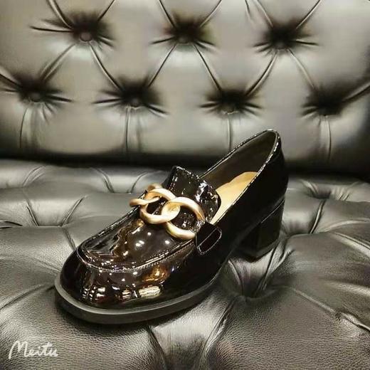 LFGJ 12701 春季新款英伦风复古时尚金属扣中粗跟女单鞋 商品图2