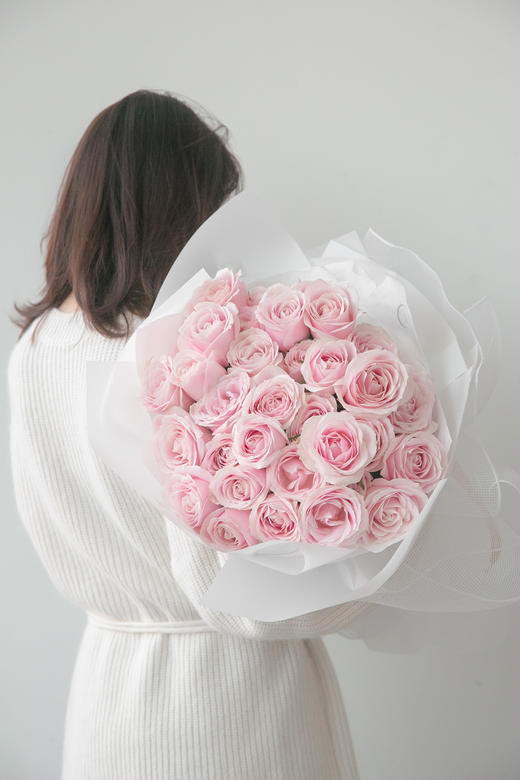 情人节"小白裙"粉玫瑰花束