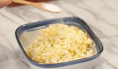 白菜饺子不出汤的秘诀