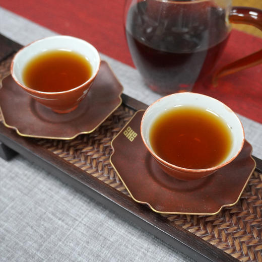 【经典品牌熟茶】2006年老同志竹片熟茶砖   竹片蓝丝带批次 邹炳良先生监制 经典品牌熟茶  单片标价 一片250克 商品图8