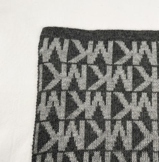 中性围巾铺满提花mk字样深灰边框长方形