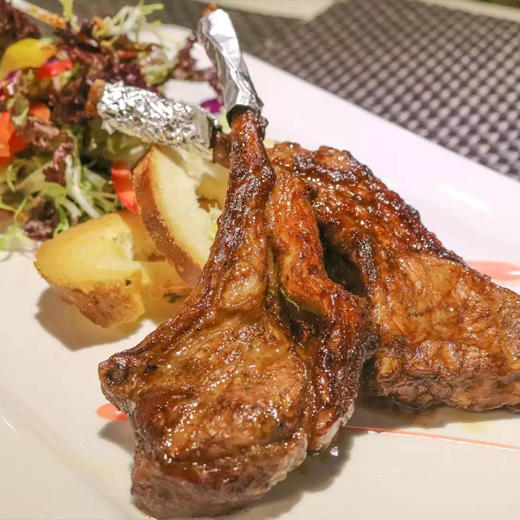 【1.4斤-2.2斤装】新西兰羔羊谷饲厚切带骨法式羊排（战斧羊排）700克-1100克 原肉原切 肥瘦相间 肉质细嫩多汁 可煎可烤 商品图3