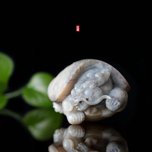 和田玉（糖玉）籽料挂件-- 龙龟 149.88g 商品图1