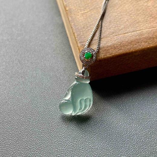 高冰种淡蓝水翡翠观音手掌上明珠18k白金钻石镶嵌 商品图3