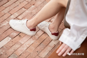 卖爆的小白鞋返场啦，还有秋冬必备神器马丁靴！ 