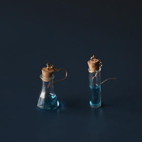 七口『蓝色试剂瓶耳环 』 ｜祝君康复系列