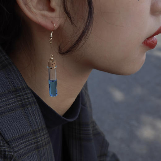 七口『蓝色试剂瓶耳环 』 ｜祝君康复系列 商品图2