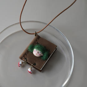 七口『迷你笔记本项链』手绘粘黏土软陶女孩