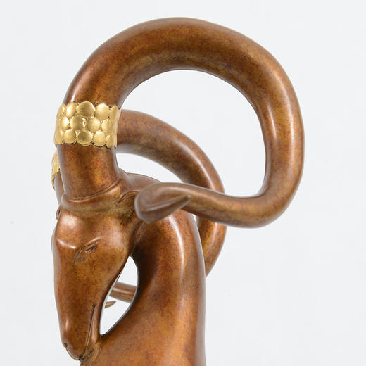 宇达青铜摆件 十二生肖羊《大美吉羊》创意  装饰  家居摆件  高32cm 商品图3