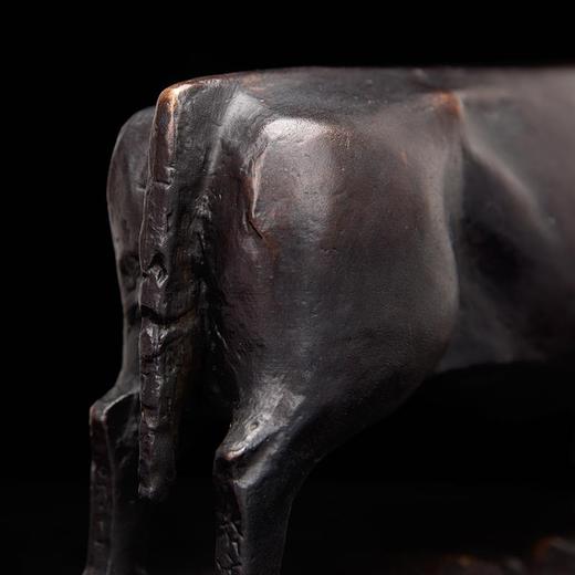 宇达青铜摆件  限量99件 
 乔迁作品《原野》艺术摆件   长38cm 商品图4