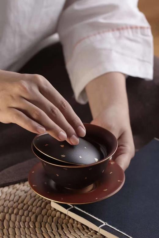 【周年庆】宜兴正宗原矿精品双色描金洒金紫砂盖碗  150cc 商品图5