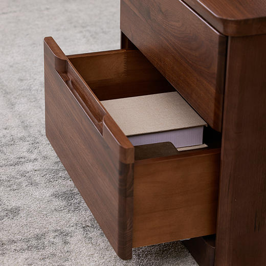 【现代实木风-NJT1301C03床头柜】现代实木/现代简约/卧室/北美黑胡桃/实木床头柜 商品图2