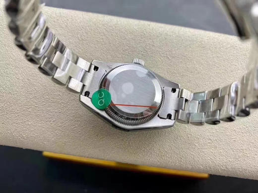 NOOB出品，女装日志型28㎜日志型279174-0009 ①：女装日志型的蚝式表壳是坚固优雅、美比例的典范。采用316L不锈钢来锻造不锈钢腕表表壳，具备高抗腐蚀性 商品图11