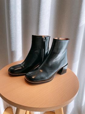 欧洲站女靴2020秋冬新款真皮后拉链圆头粗跟短靴女时尚欧货时装靴