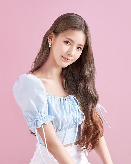 韩国Wingbling直尾耳环银色钛针花环花卉镶钻气质 Olive YoungJPY带授权招加盟代理 商品图3