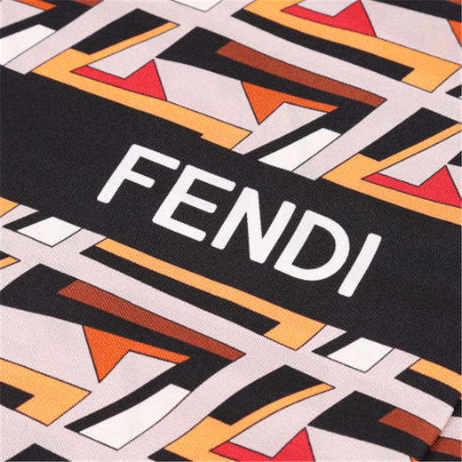 芬迪 FENDI (vetrina) FENDI SCARF 丝巾JPY带授权招加盟代理 商品图1