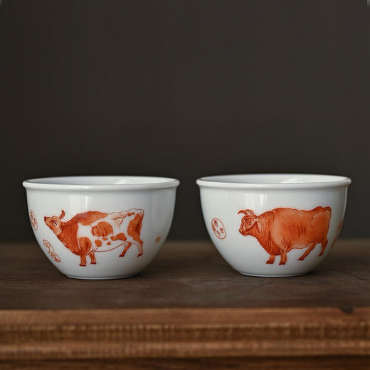 「景德镇汝瓷开片手绘五牛图品茗杯」矾红牛转钱坤缸杯大号主人杯茶杯 商品图5