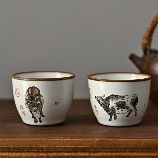 「景德镇汝瓷开片手绘五牛图品茗杯」矾红牛转钱坤缸杯大号主人杯茶杯 商品图0