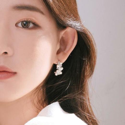 韩国Wingbling直尾耳环银色钛针花环花卉镶钻气质 Olive YoungJPY带授权招加盟代理 商品图2