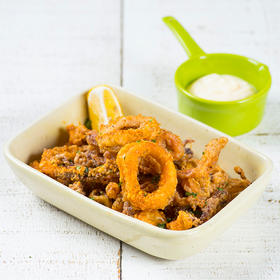 酥炸鱿鱼附大蒜蛋黄酱 Deep-Fried Calamari with Aioli Sause