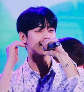 韩国明星同款Wing Bling白色紫色月亮手链男女2选1Olive YoungJPY带授权招加盟代理