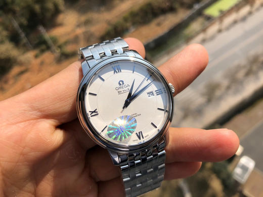 MKS欧米茄碟飞系列腕表。优雅纤薄的外表，搭配简约大方的设计，抓住每一个细节，完美诠释原装优雅商务的经典魅力。

【创新之举】采用超级稳定的进口9015全自动机械机芯，真正实现零返修。 商品图1