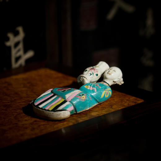 清代 粉彩侍女花瓶壁瓶 商品图3