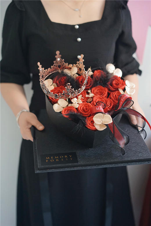 皇冠女神花盒·永生花（11朵红玫瑰）我爱你,每一天 商品图0