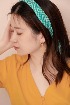 充满度假风的金属树脂耳环