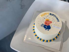 小猪佩奇手绘奶油生日蛋糕
