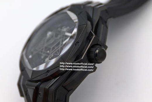 ZF全新爆品 陶瓷   全新Big Bang Sang Bleu II刺青二代腕表  恒宝 热门款 史上复杂陶瓷工艺重大突破 运用立体几何图形，呈现出精妙的浮雕效果和深邃质感 商品图9
