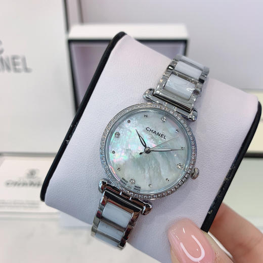 香奈儿 CHANEL 唯美系列陶瓷腕表。简约时尚的风格，外观雅致华美 商品图1