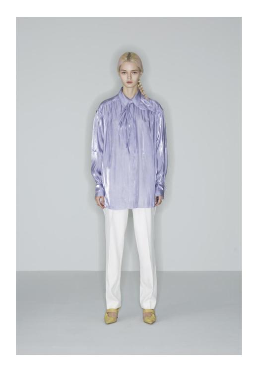 花瓣领巾衬衫 商品图1