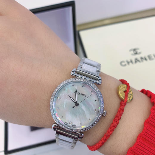 香奈儿 CHANEL 唯美系列陶瓷腕表。简约时尚的风格，外观雅致华美 商品图5