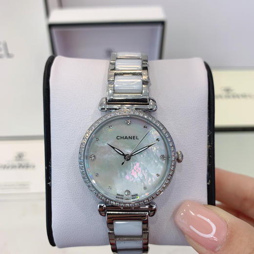 香奈儿 CHANEL 唯美系列陶瓷腕表。简约时尚的风格，外观雅致华美 商品图0