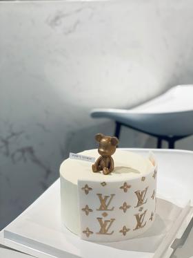 lv小熊半翻糖奶油生日蛋糕