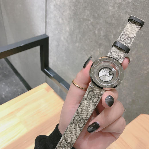 古驰GUCCI 创意设计系列款，展现浓厚的现代气息。清新秀丽的G字形内胆 商品图2