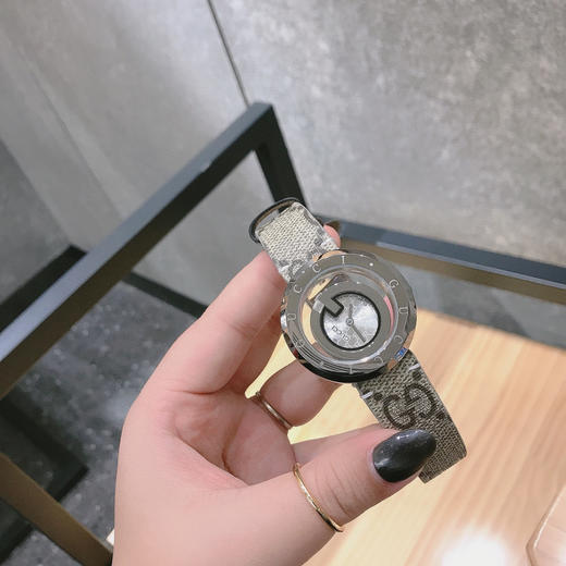 古驰GUCCI 创意设计系列款，展现浓厚的现代气息。清新秀丽的G字形内胆 商品图7