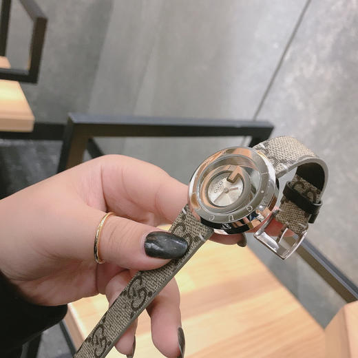 古驰GUCCI 创意设计系列款，展现浓厚的现代气息。清新秀丽的G字形内胆 商品图6