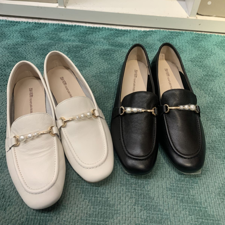 西村名物2021春季新款珍珠乐福平底鞋X21AM13081