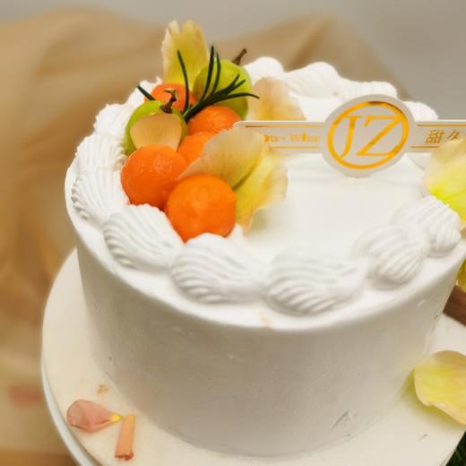 【甜久荟 呱呱叫 木瓜哈密瓜】新鲜瓜果 甜爽口感 纯动物鲜奶 0添加 低糖 木瓜夹心蛋糕表面装饰木瓜球（黄色） 哈密瓜夹心蛋糕表面装饰哈密瓜球（黄色或可能绿色） 展示图片为木瓜 商品图2