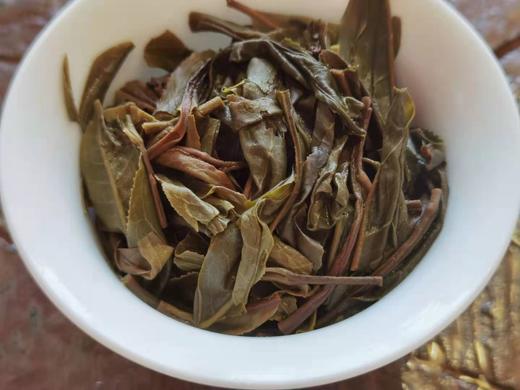 2020春  易武  高杆橡筋  古树之上 普洱 生茶  200克 商品图5