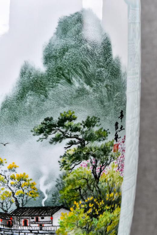 陈彦艺:手工雕刻双面开窗双景瓶《世外桃源》《阳春三月遍地金》 商品图1