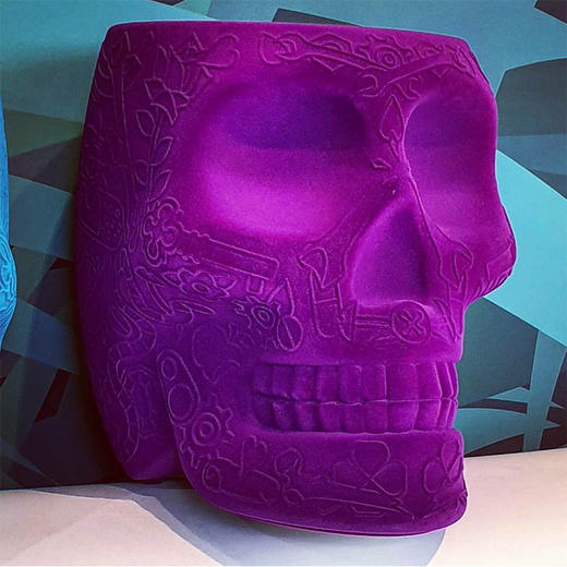 Qeeboo 骷髅头凳子 商品图3