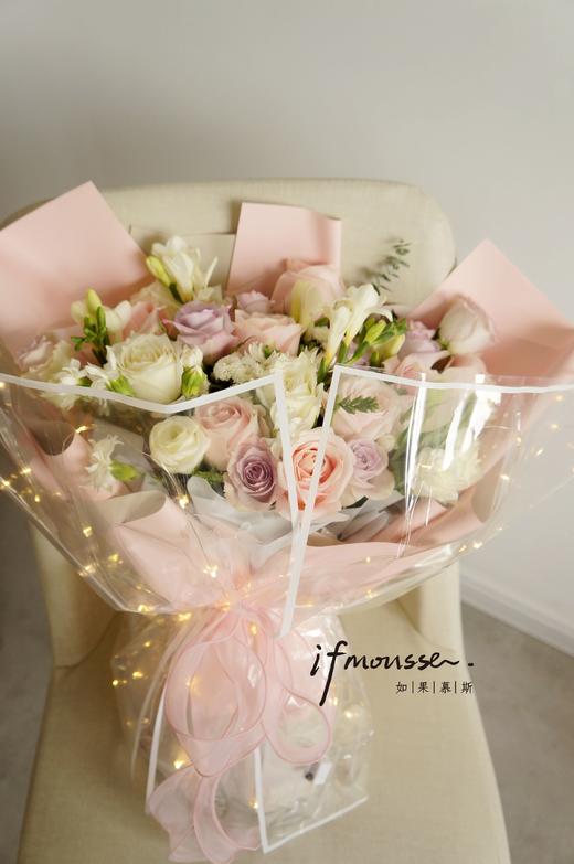「小花花」粉白色系玫瑰花束 商品图0