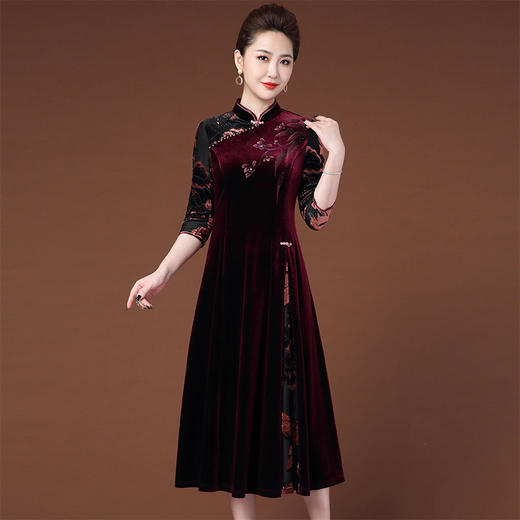 YZL  273复古气质立领套头修身钉珠舒适金丝绒裙 商品图1